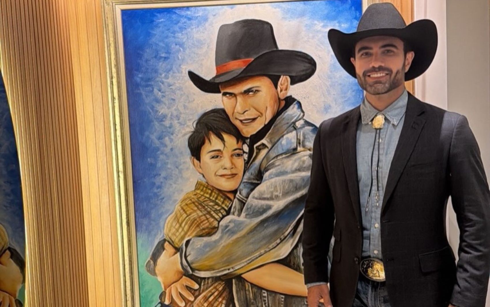 Após retomar carreira de cantor, filho de Leandro faz homenagem ao pai e emociona fãs: 'Sempre juntos'