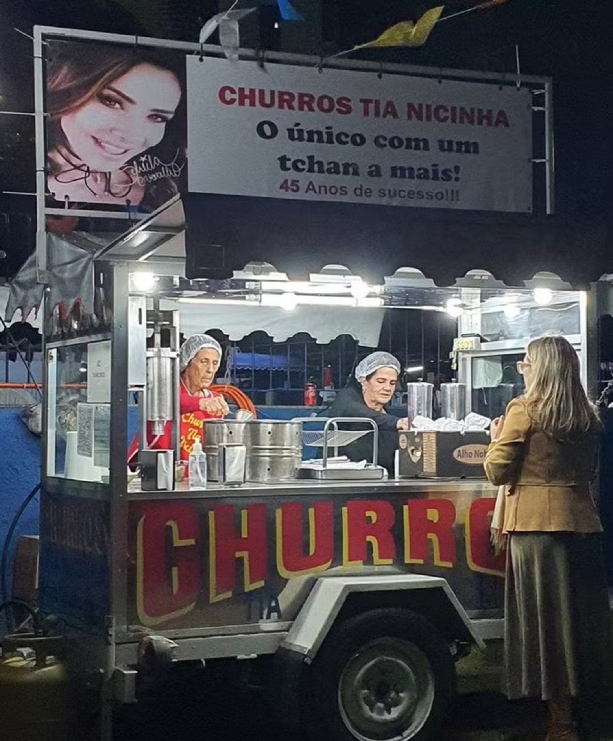 Mãe de Scheila Carvalho perde carrinho de churros durante chuvas em MG: 'O importante é a segurança dela', diz 