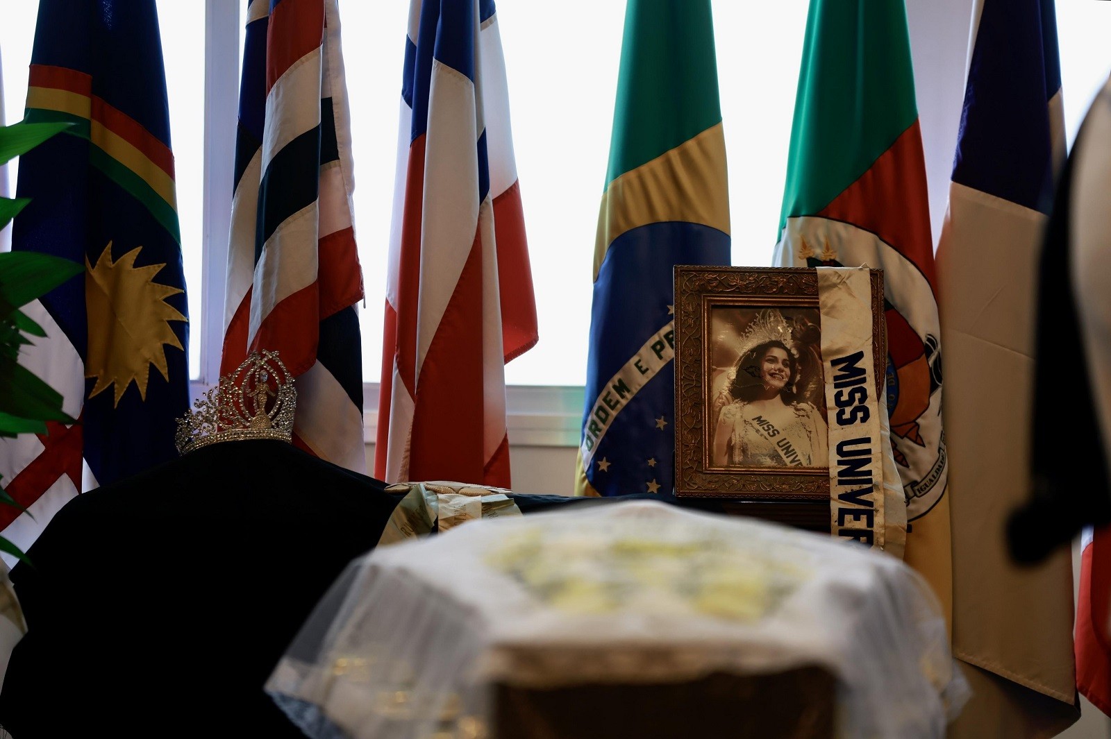 Corpo da ex-Miss Universo Ieda Maria Vargas é velado na Assembleia Legislativa do RS