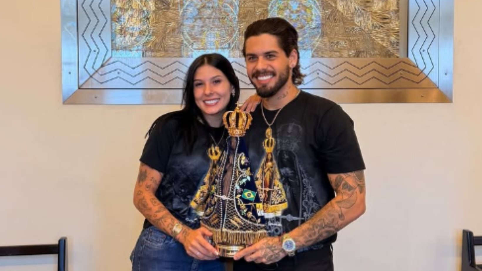 Devotos da Padroeira, Ana Castela e Zé Felipe visitam o Santuário Nacional de Aparecida, SP