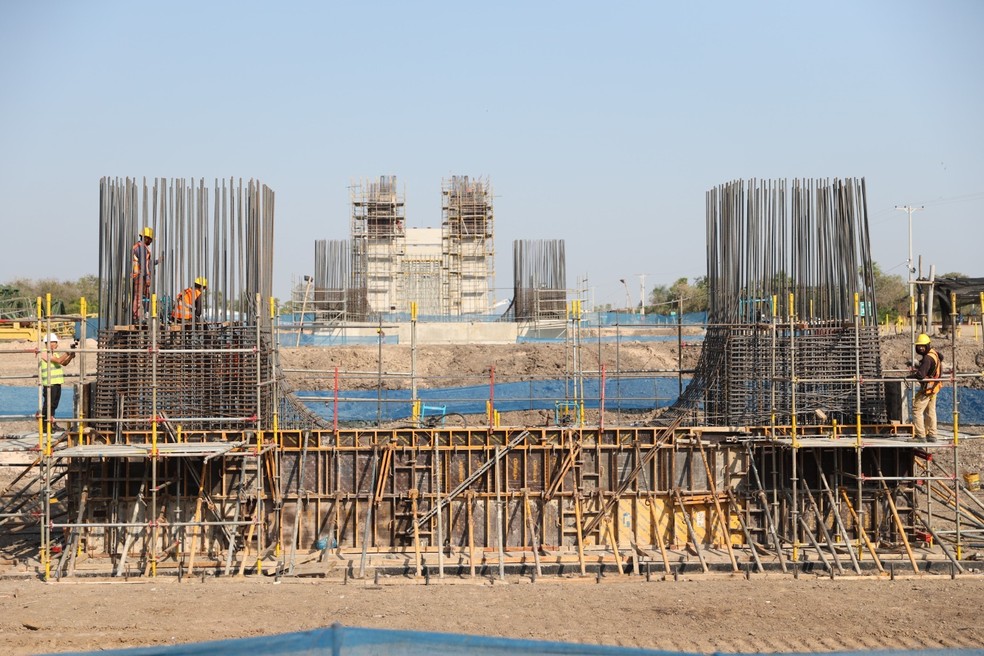 Ponte da Bioceânica está sendo construído pelo consórcio Pybra, formado pelas empresas Tecnoedil Construtora, do Paraguai, e Cidade Ltda e Paulitec Construções, do Brasil — Foto: MOPC/Divulgação