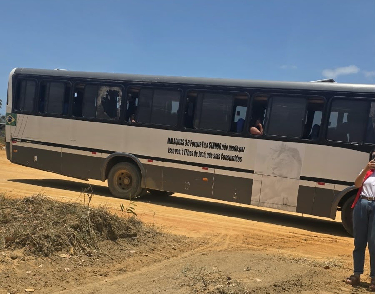Ônibus contratado por secretário é apreendido por transporte irregular de eleitores em AL