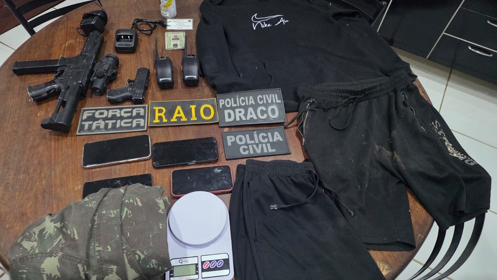 Polícia prende dois homens suspeitos de deixar explosivo em frente a estabelecimento comercial, no interior do Ceará — Foto: Secretaria da Segurança Pública/Divulgação