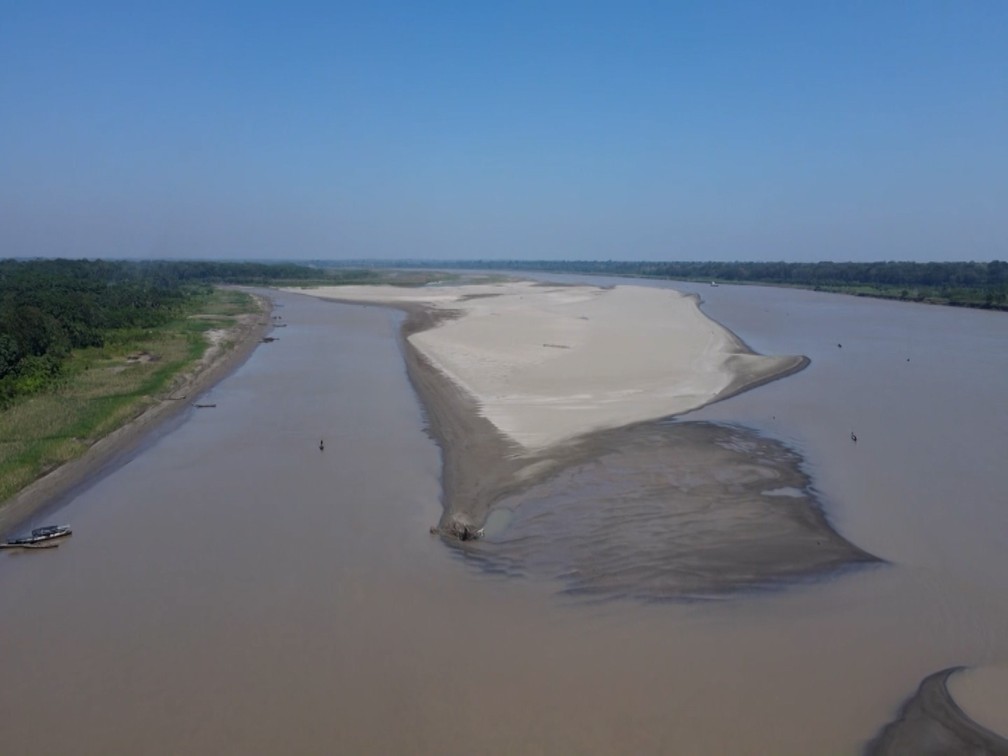 Bancos de areia surgem em meio a falta de água no Rio Solimões, no Amazonas — Foto: Rôney Elias/Rede Amazônica