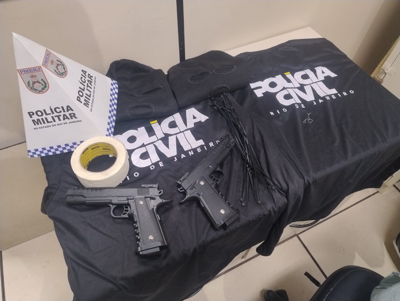 Policial militar e dois homens são presos por envolvimento em roubos em Barra do Piraí