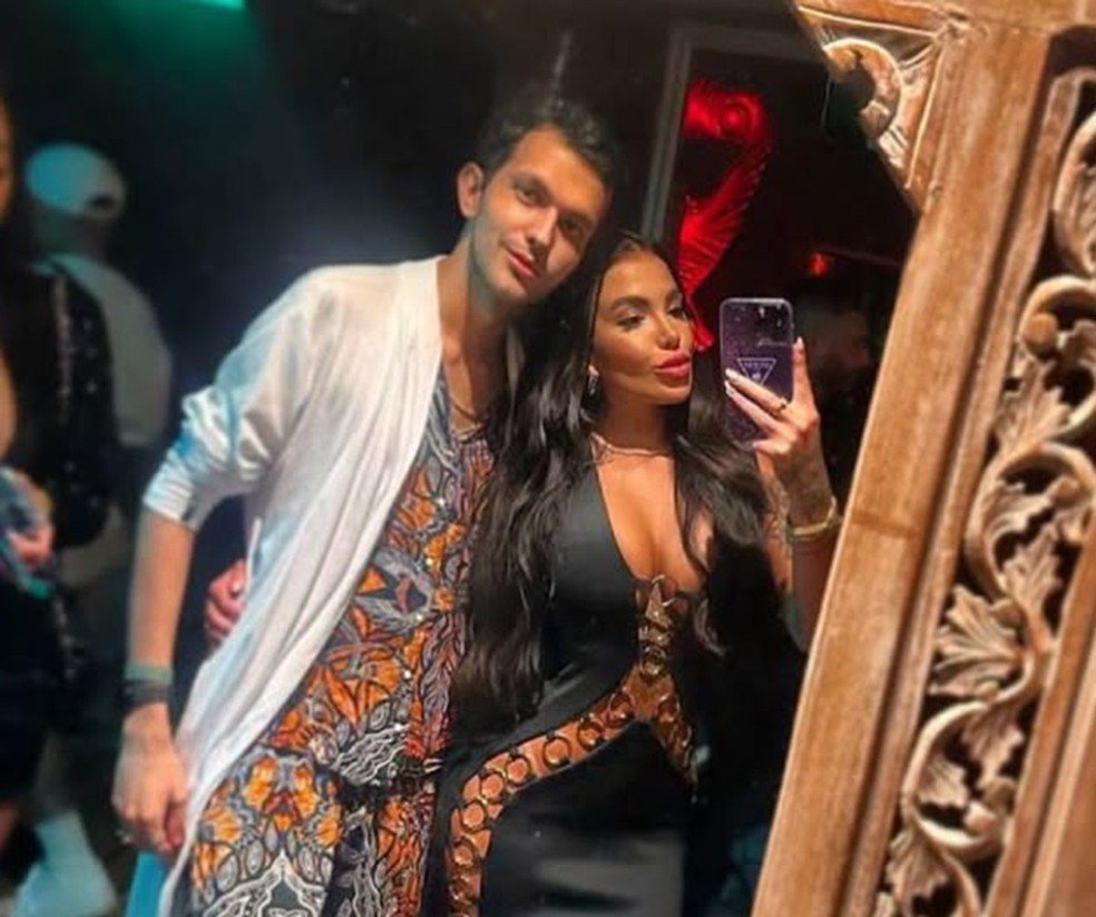 Kauana Bilhar, de 26 anos, e o amigo Gabriel Duarte — Foto: Reprodução/Arquivo Pessoal