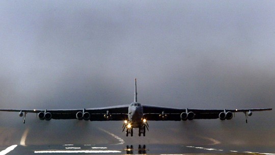 Nova regra de líquidos em voos? Influenciadores viralizam, mas exigência existe desde 2019 - Segundo resolução da Agência Nacional de Aviação Civil (Anac), os líquidos só podem ser transportados em frascos de até 100 ml e dentro de embalagens plásticas transparentes, que possam ser fechadas e tenham capacidade máxima de até 1 litro.