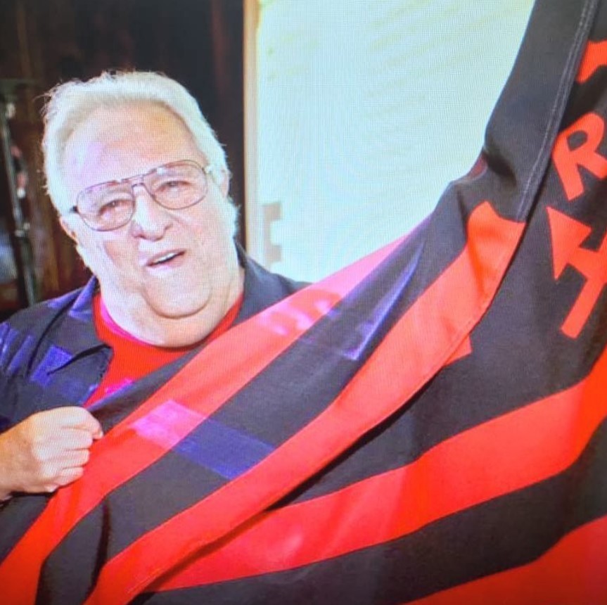 Corpo de Apolinho é velado na sede do Flamengo, time do coração do jornalista