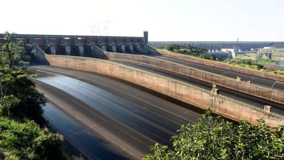 A central hidrelétrica de Itaipu, uma das maiores obras de engenharia do mundo, é administrada em conjunto pelo Brasil e pelo Paraguai — Foto: Getty Images