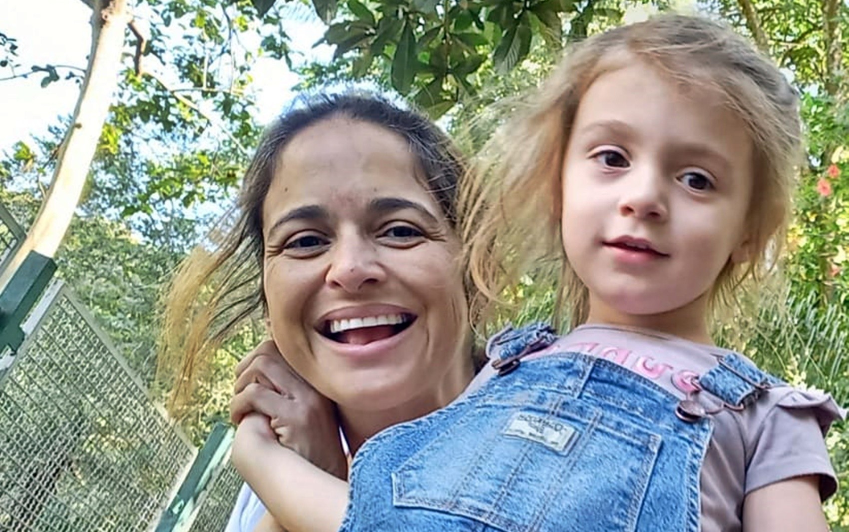 Empresária usa canções para ajudar filha autista a se comunicar: 'Ser mãe é ser insubstituível'