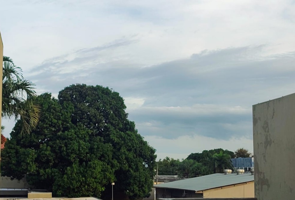 Céu de Campo Grande (MS) na tarde deste sábado (13) — Foto: Mirian Machado, g1 MS