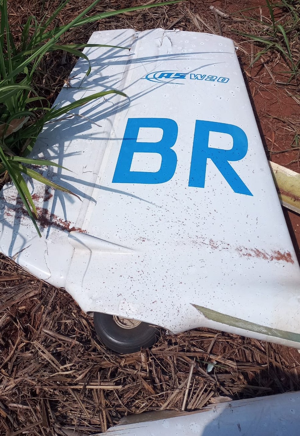 Piloto morre após planador cair às margens da Rodovia Marechal Rondon, em Lençóis Paulista — Foto: Arquivo Pessoal