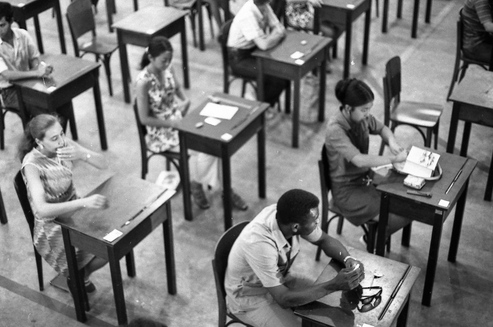 Pelé e os colegas em sala de aula  — Foto: Arquivo A Tribuna