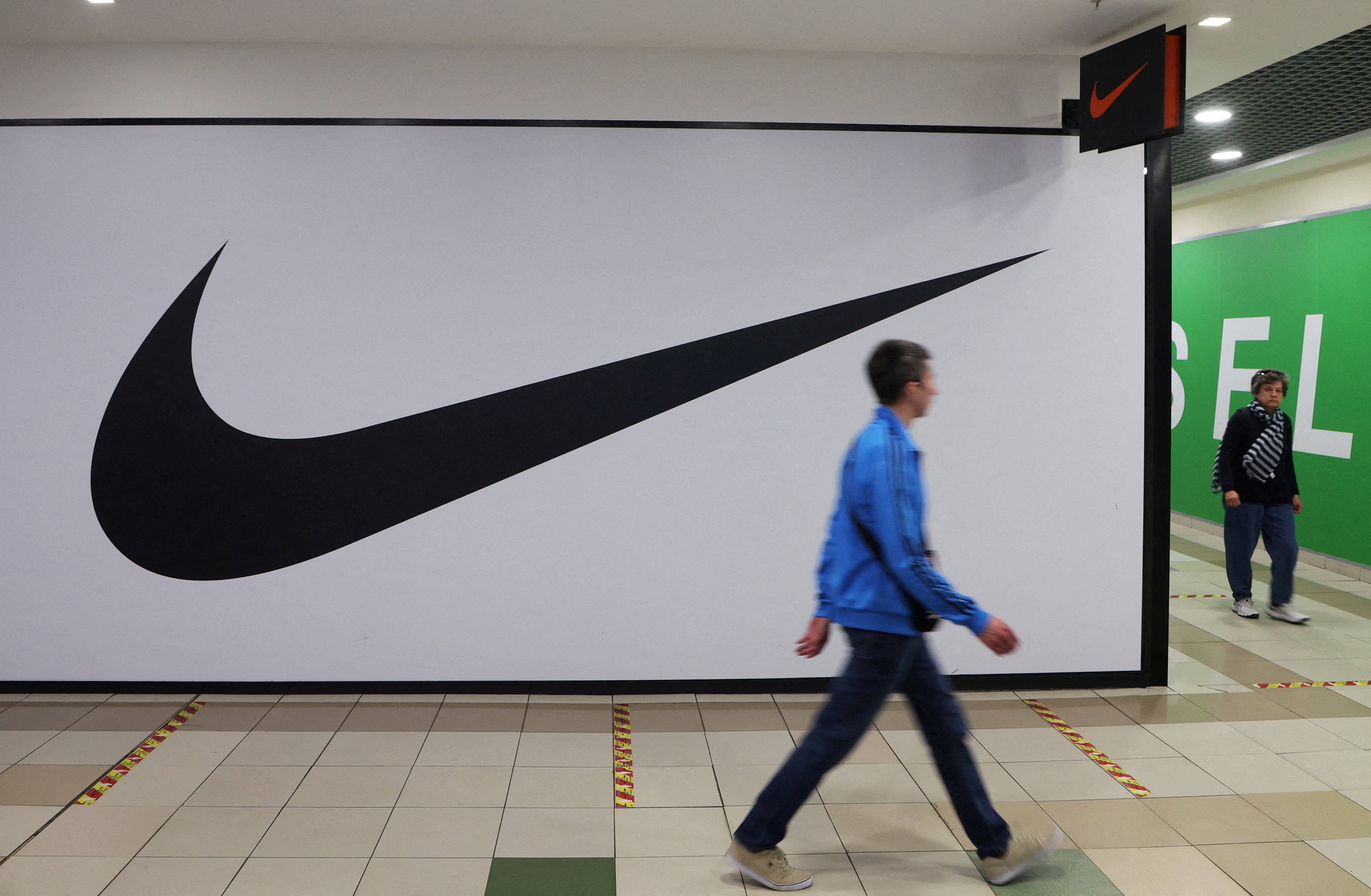 Vazamento expõe 1,4 TB de dados internos da Nike, diz site