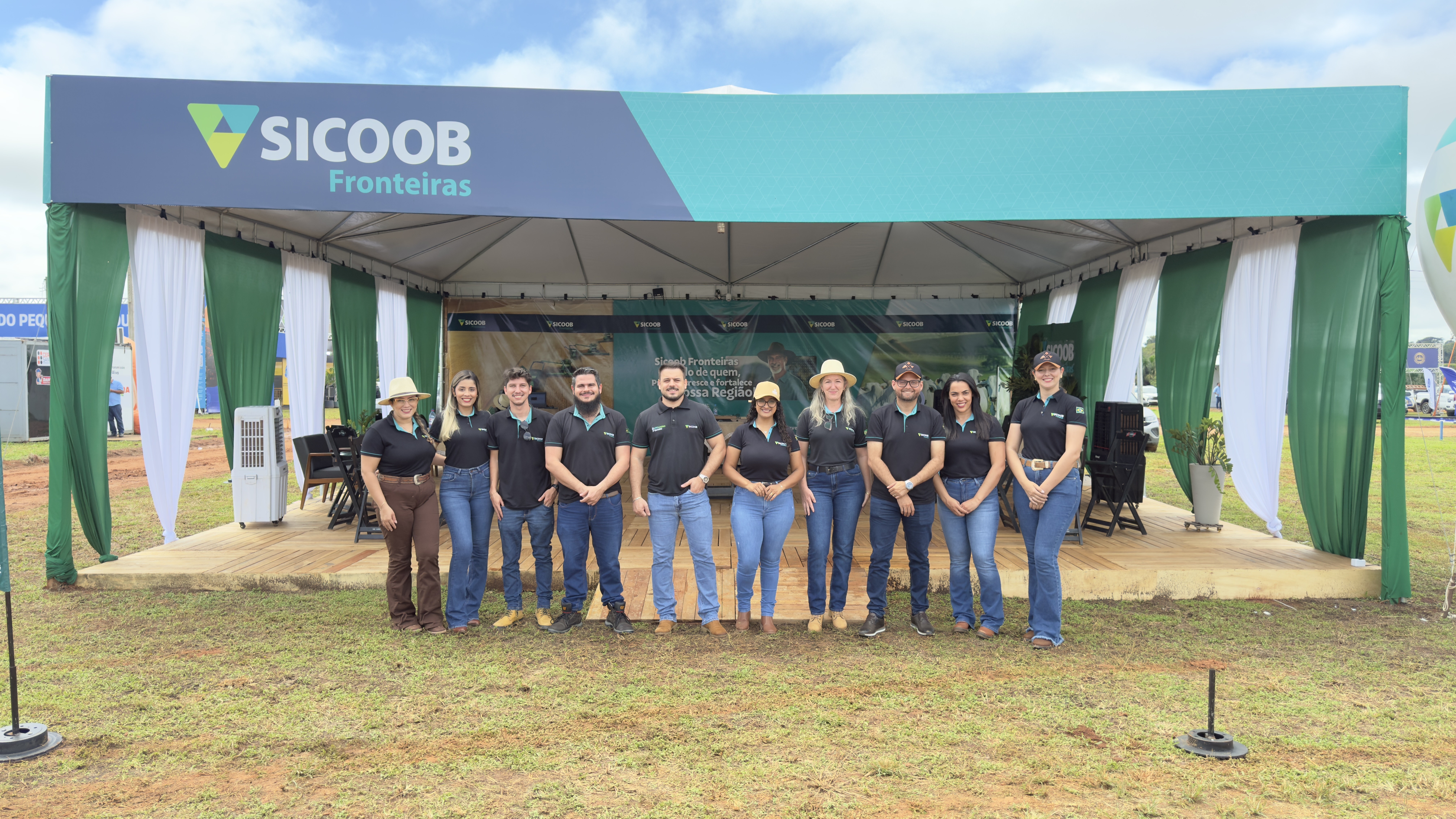 Sicoob Fronteiras fortalece parceria com agronegócio na 3º Agrocom em Cerejeiras