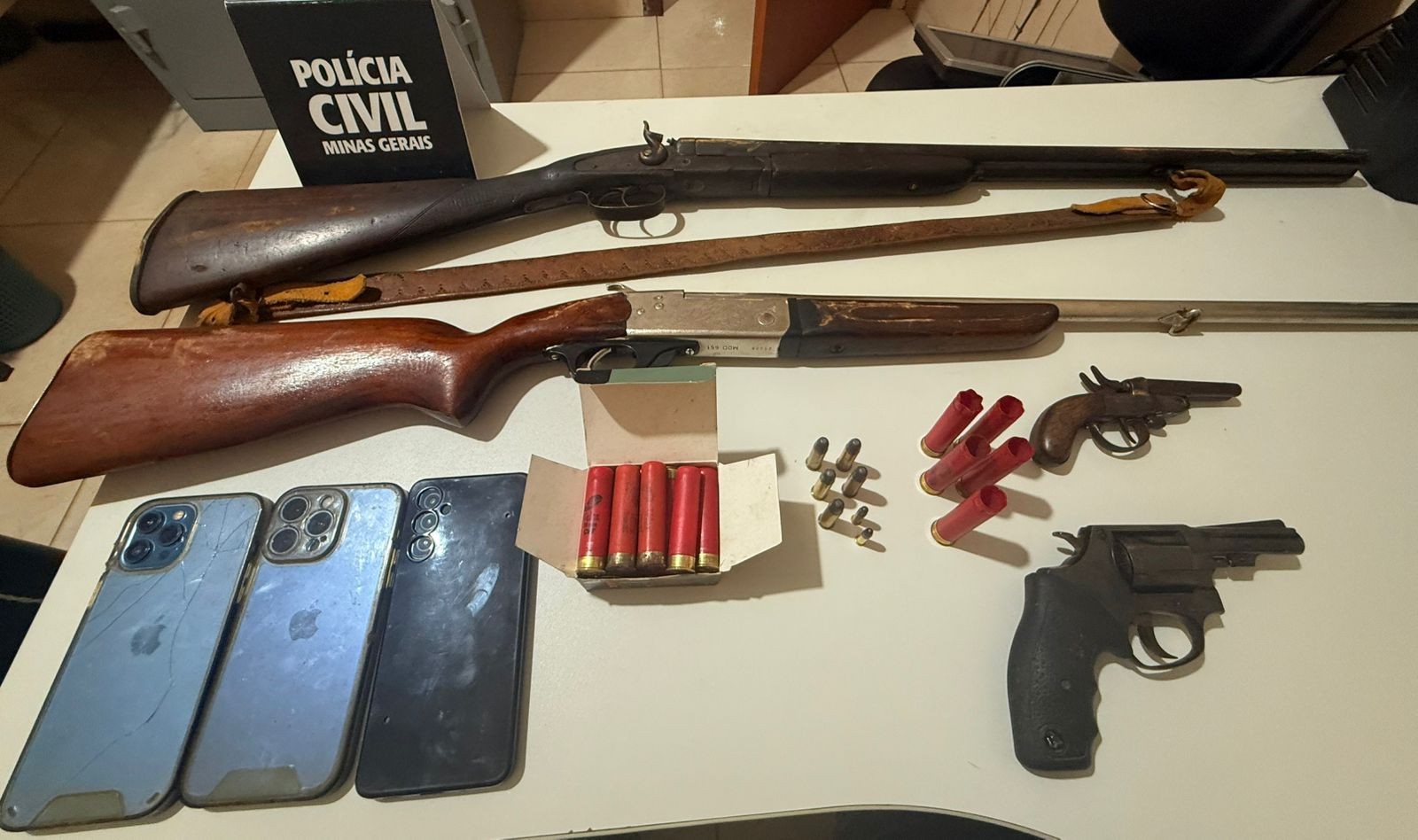 Polícia apreende arsenal em Peçanha durante investigação de violência doméstica