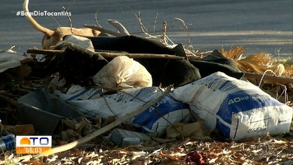 Moradores da ASR-SE 75 em Palmas reclamam de acúmulo de lixo na quadra