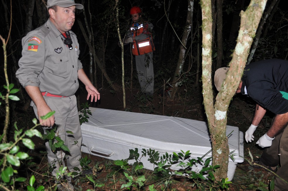 Policiais fazem buscas ao corpo do menino de 11 anos desaparecido em Três Passos, RS — Foto: André B. Piovesan/Folha do Noroeste