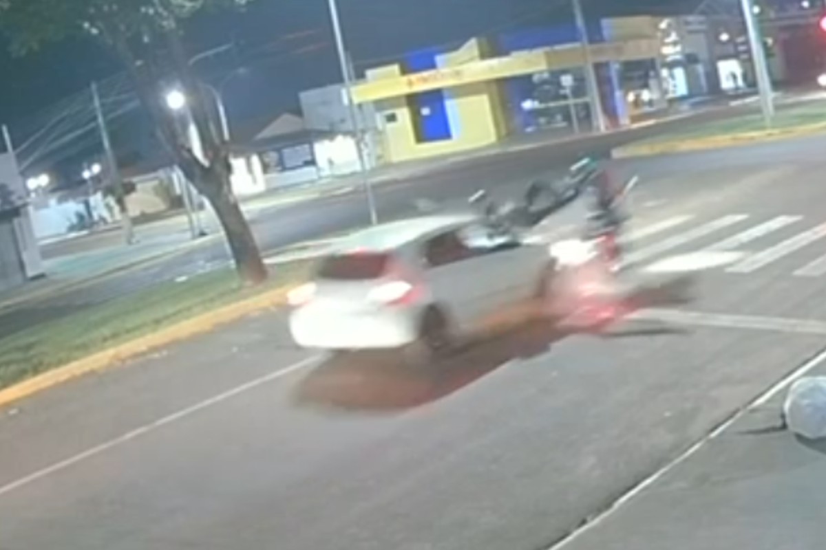 Após 10 dias foragido, motorista que atropelou motociclista parado em semáforo é preso em MS
