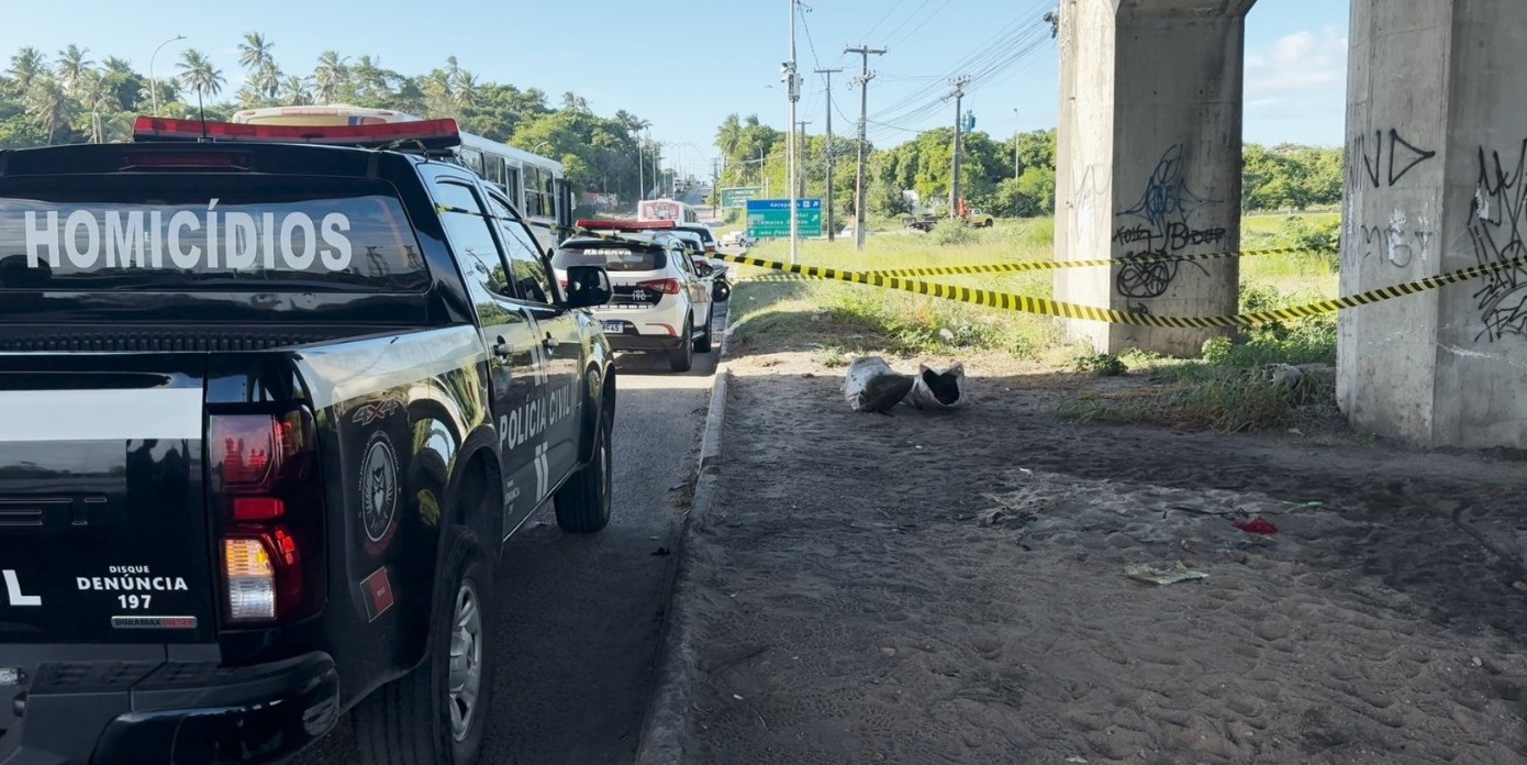Corpo esquartejado é encontrado dentro de sacos embaixo de viaduto, em João Pessoa