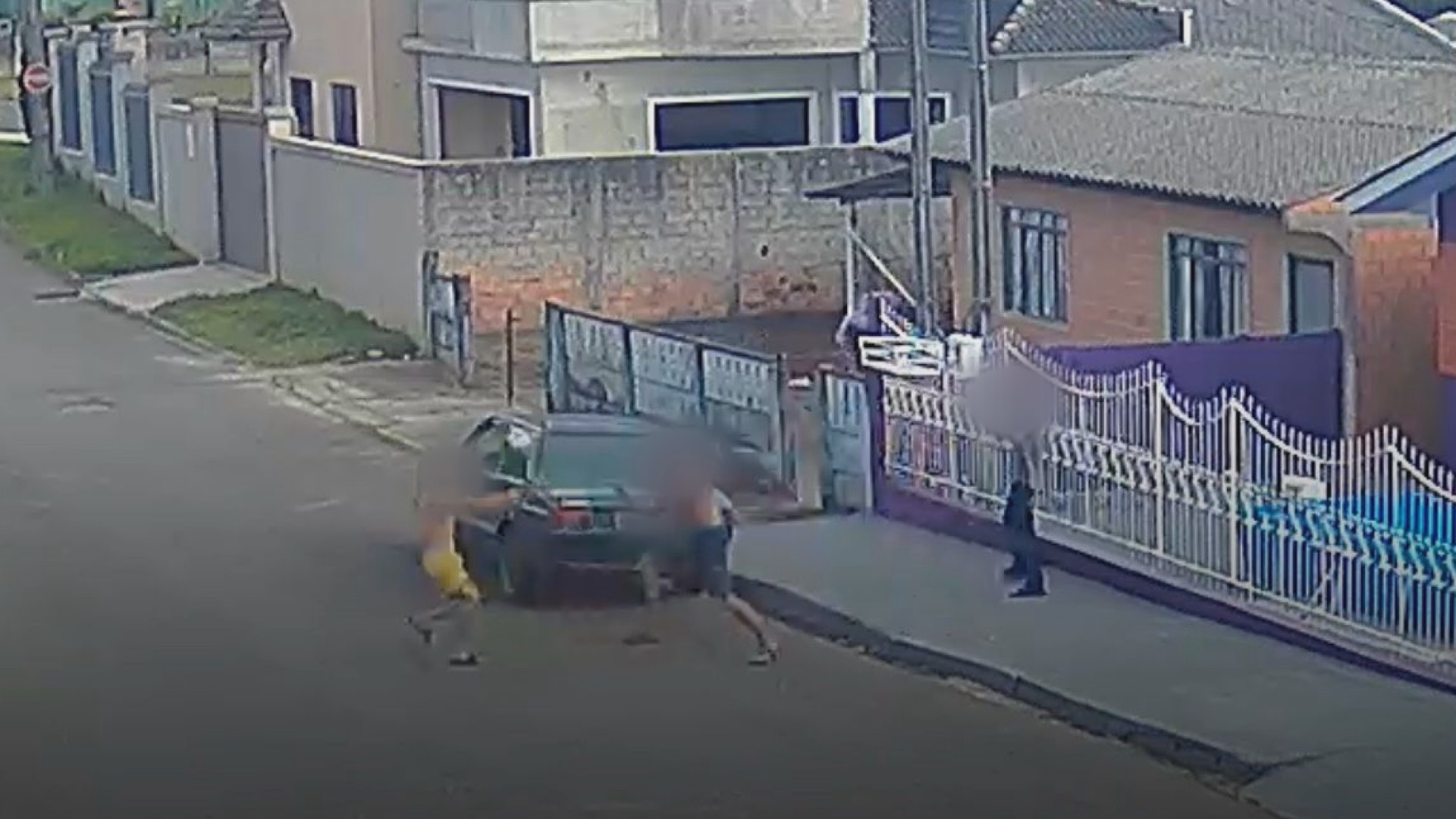 Pai é morto ao tentar proteger filho com transtorno mental que apanhava na rua após mandar mensagem para mulher comprometida, diz delegado