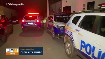 Homem é preso e tenta por fogo em viatura