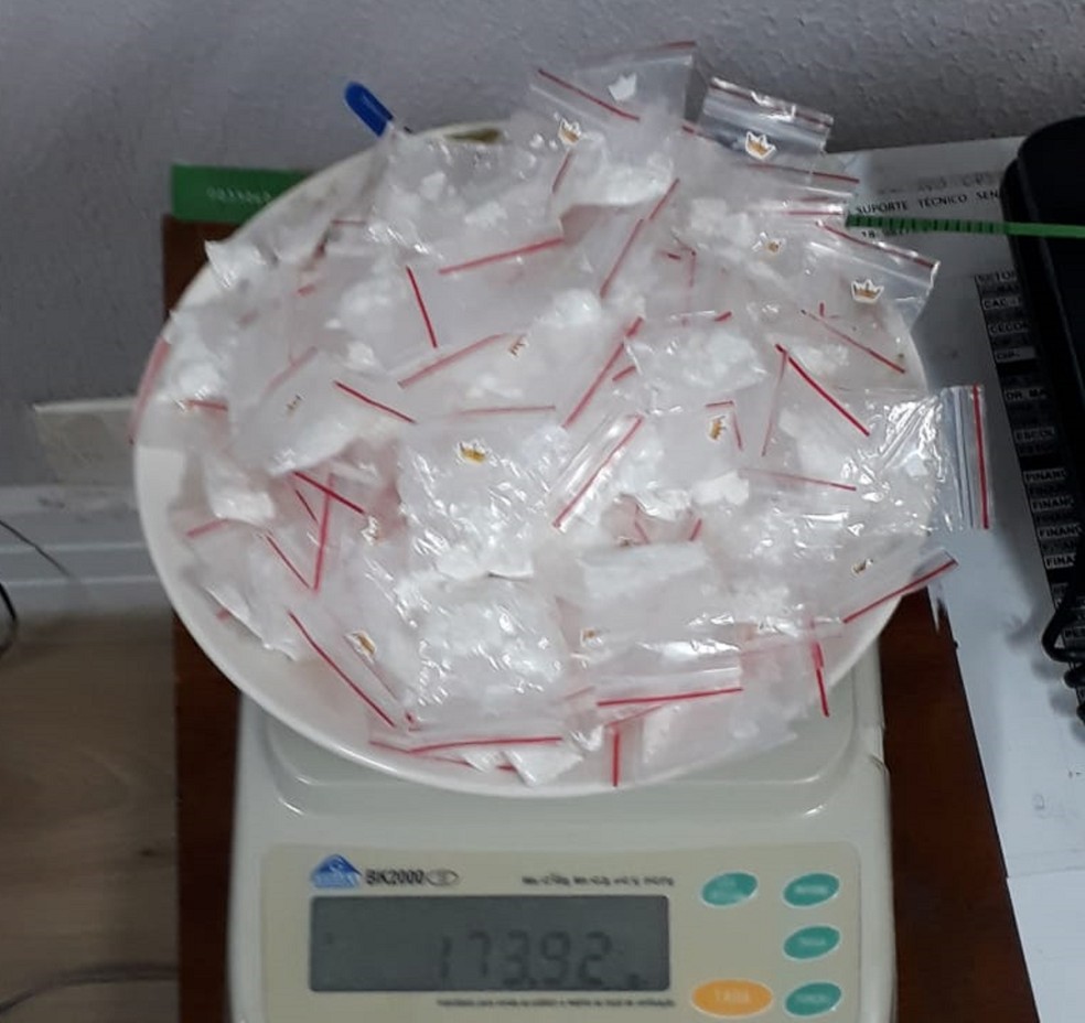 Morador é preso com 185 porções de cocaína, em Presidente Prudente (SP) — Foto: Polícia Civil