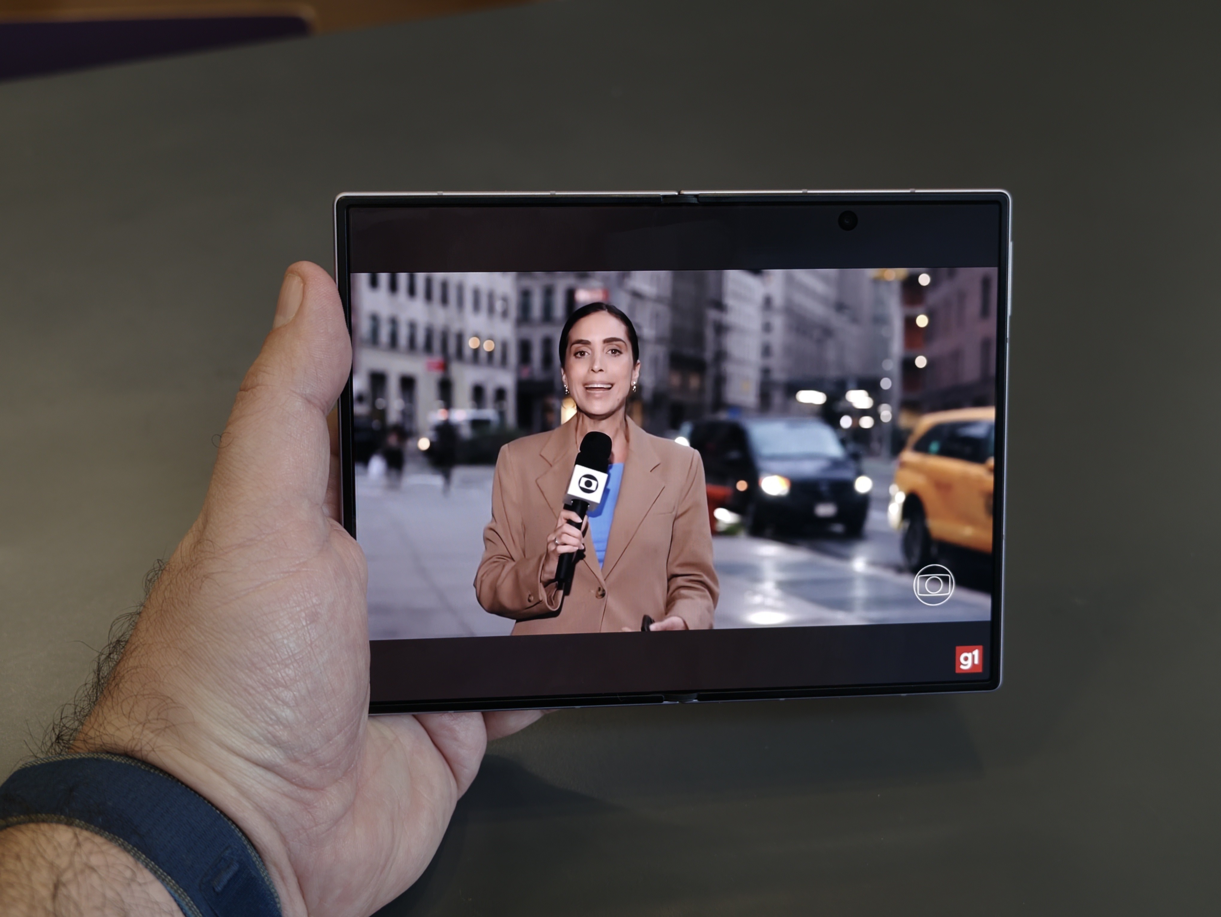 Galaxy Z Fold8: dobrável da Samsung vira 'mini tablet' ao abrir; veja primeiras impressões
