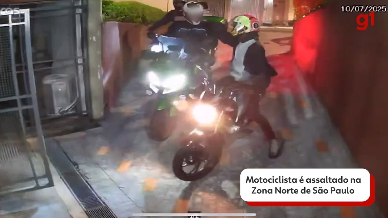 Motociclista é rendido por criminosos ao chegar em casa na Zona Norte de SP; veja vídeo 