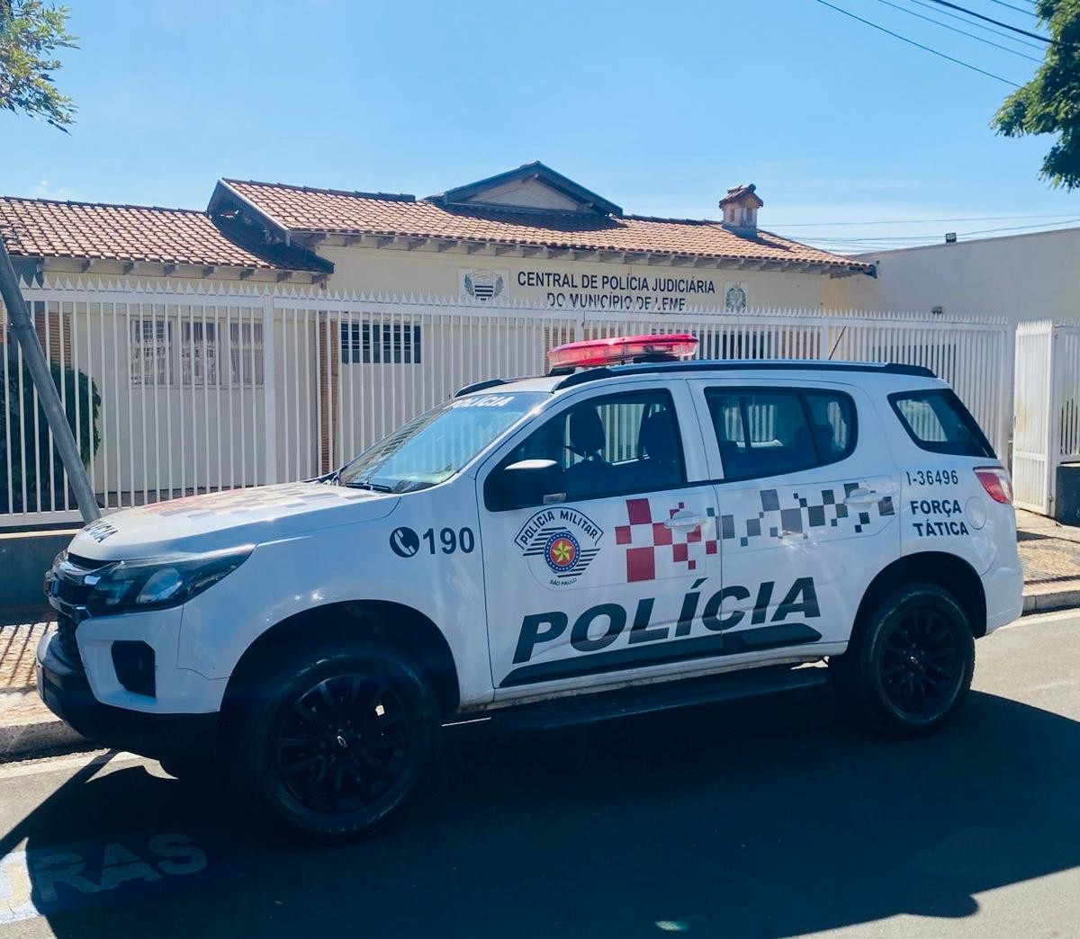 Homem é assassinado com paulada na cabeça e facadas no interior de SP; autor fugiu