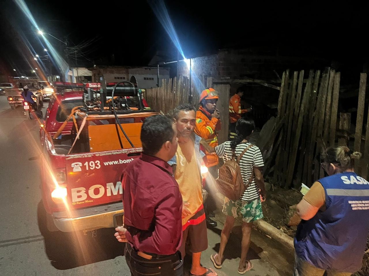 Casa desaba em bairro de Rio Branco; família é retirada e recebe aluguel social