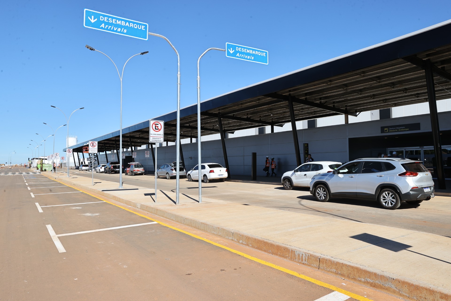 Aeroporto de Uberlândia ganha novo terminal com fingers e seis portões para embarque