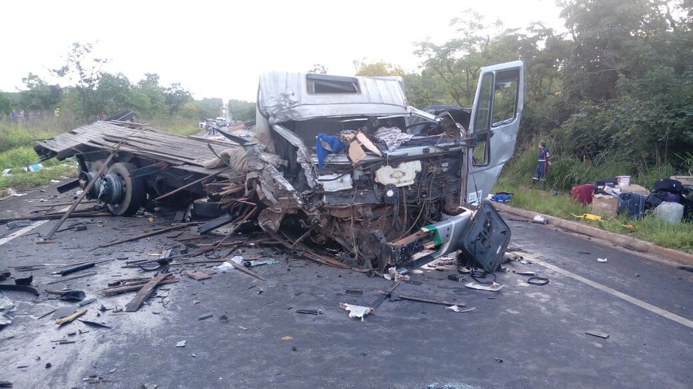 Acidente na BR 251 próximo ao Morro da Cruz em São Sebastião deixa três  vítimas - Notícia de Fatos