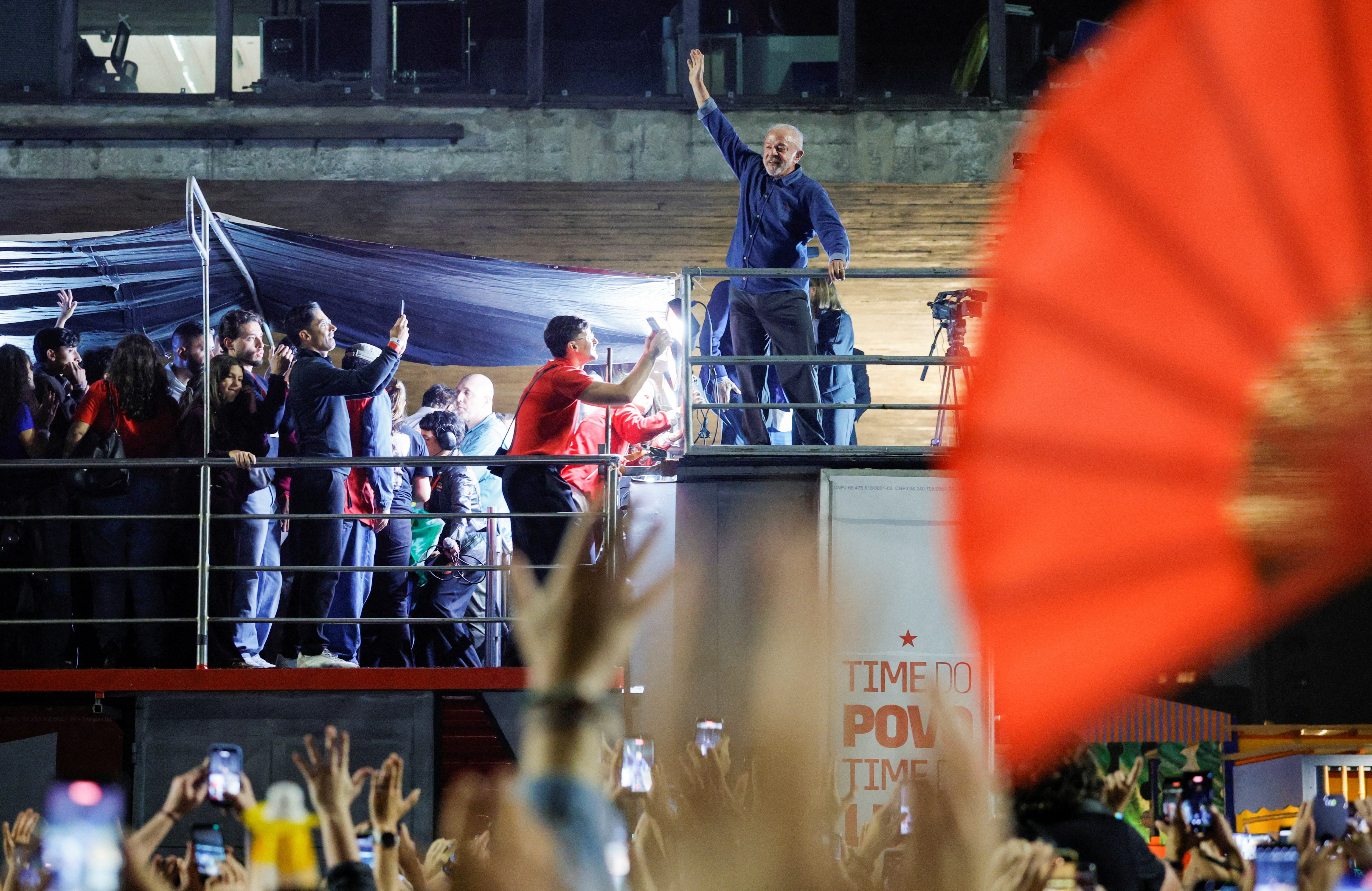 Lula resgata Hino da Independência em atos na Paulista em disputa por símbolos nacionais: 'para saberem que não cabemos no quintal de ninguém'