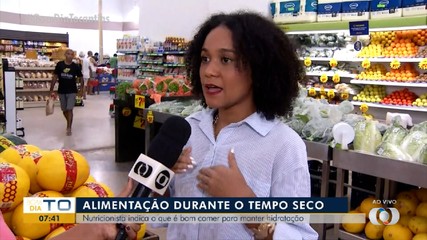 Nutricionista explica como alimentos podem ajudar na hidratação
