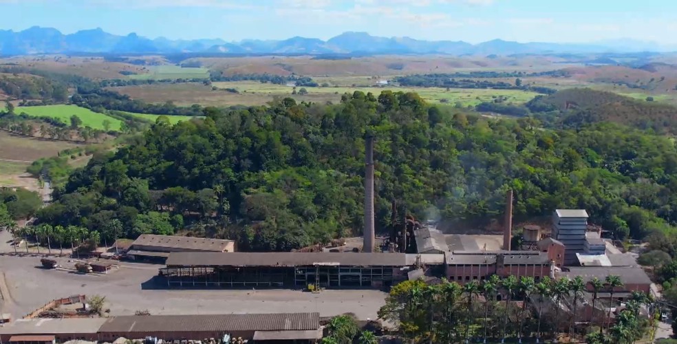 Indústria de beneficiamento de cana de açúcar arrenda matéria-prima para garantir produção o ano inteiro Sul do Espírito Santo. — Foto: TV Gazeta