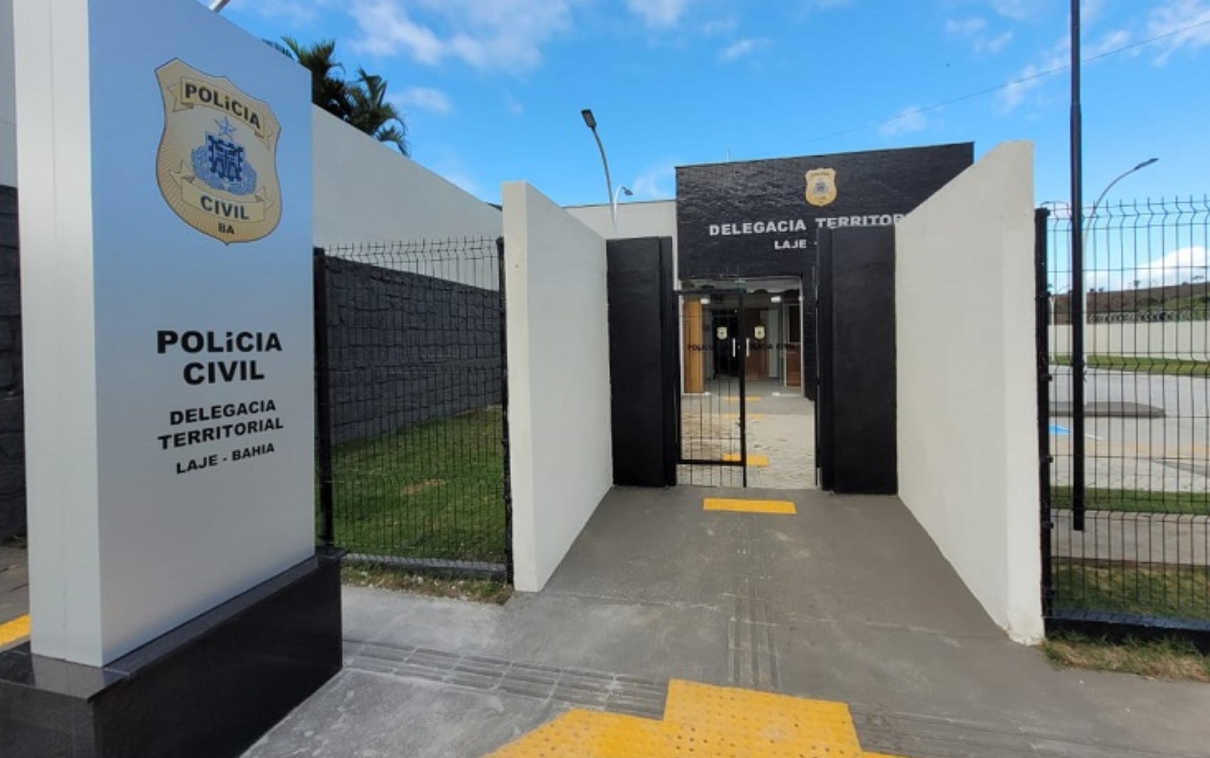 Quatro pessoas são baleadas durante assalto em bar na Bahia; vítima reagiu e feriu suspeito com facão