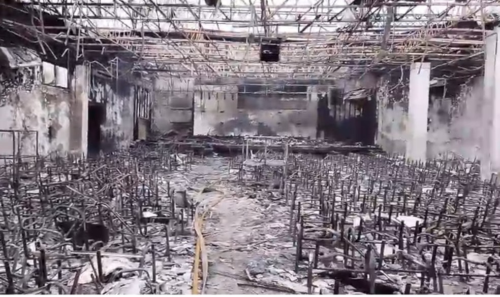 INCÊNDIO DESTRÓI IGREJA DA ASSEMBLEIA DE DEUS