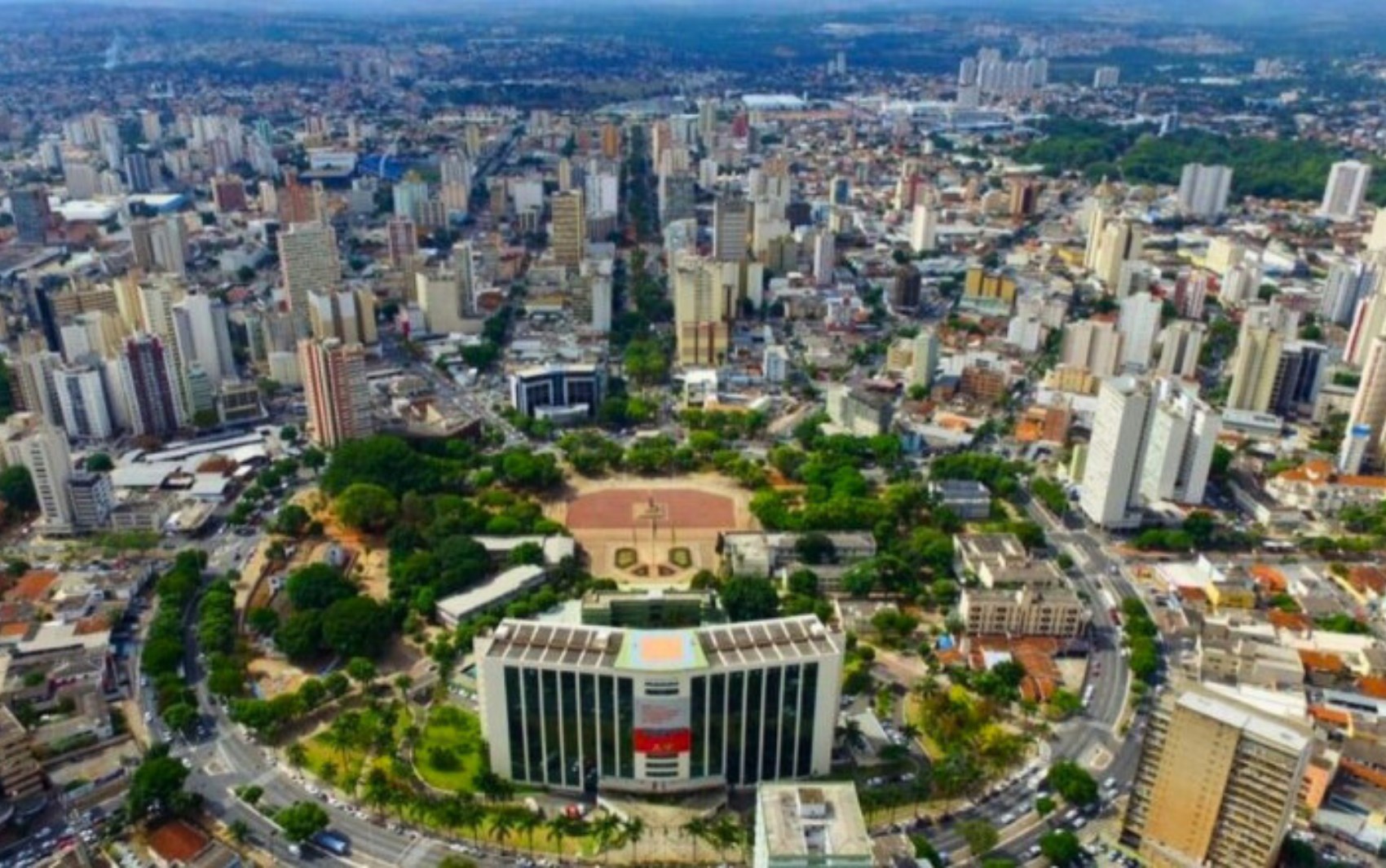 Imóveis abandonados em Goiânia podem ser tomados pela prefeitura, com publicação de decreto; veja quais se enquadram  