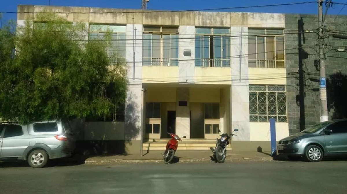 Com salários de até R$ 21 mil e quase 70 vagas, Prefeitura de Lagoa da Prata abre concurso