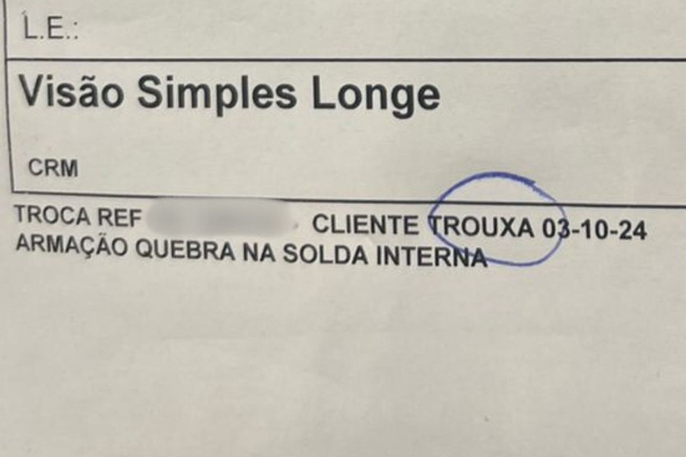 Funcionária chamou cliente de 'trouxa' em recibo de ótica em Santos (SP) — Foto: Arquivo pessoal