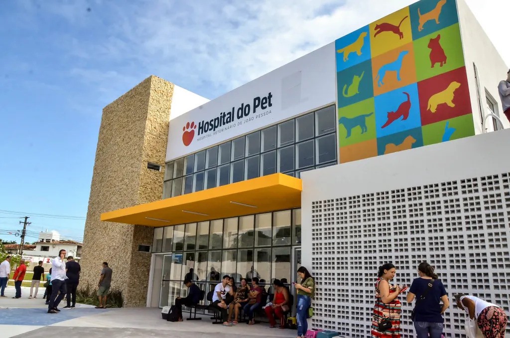 Mulher é presa suspeita de injúria racial no Hospital Pet, em João Pessoa