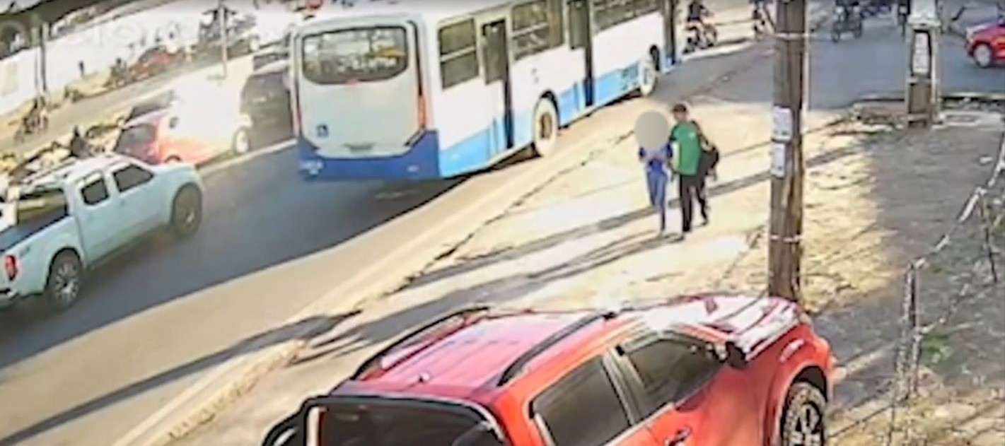 Jovem é salva por motociclistas ao gesticular por ajuda, após ser rendida por desconhecido na Grande Belém