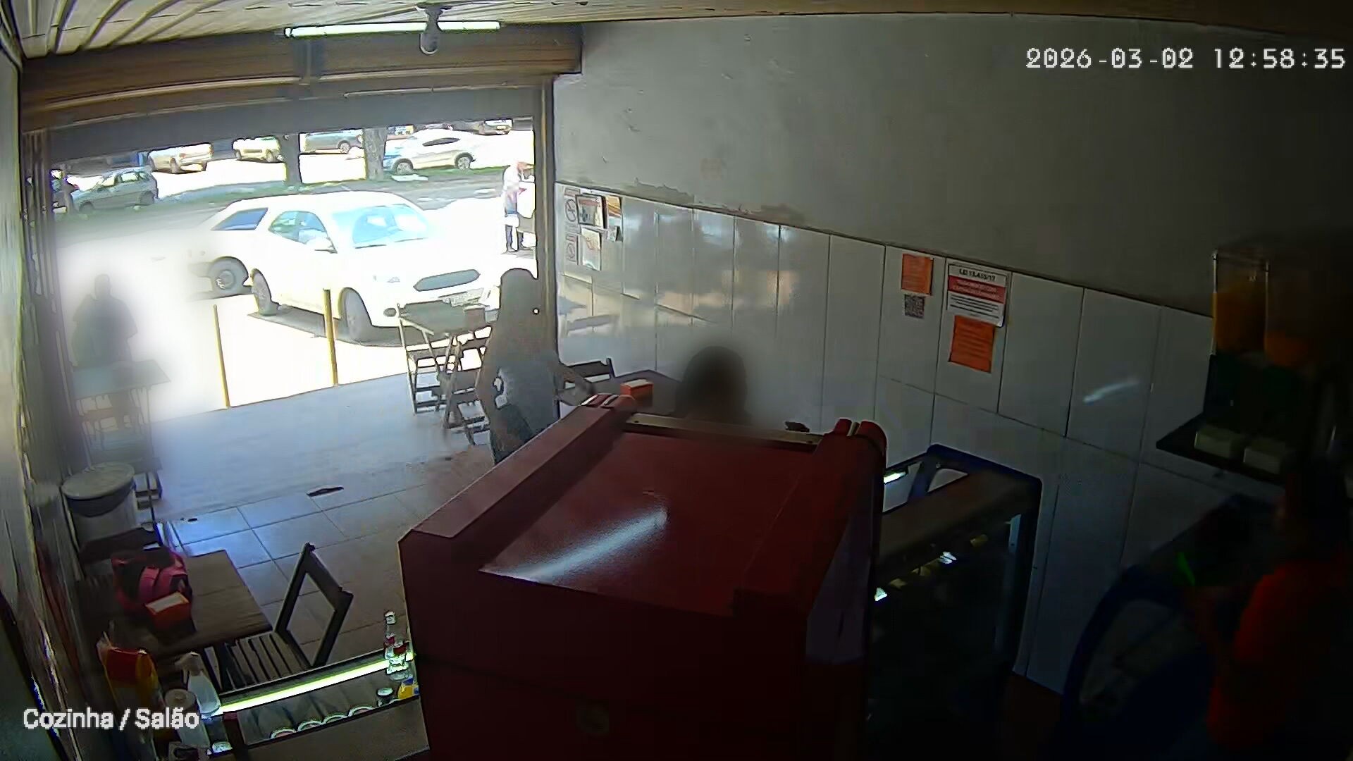 Mulher é presa suspeita de tentar matar ex-companheiro com faca em lanchonete de Ceilândia; veja VÍDEO