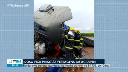 Idoso fica preso às ferragens após batida entre carretas na BR-153, próximo de Crixás