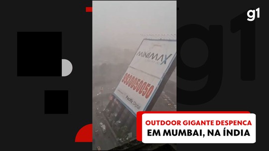 Outdoor gigante despenca em Mumbai, na Índia - Programa: G1 Mundo 