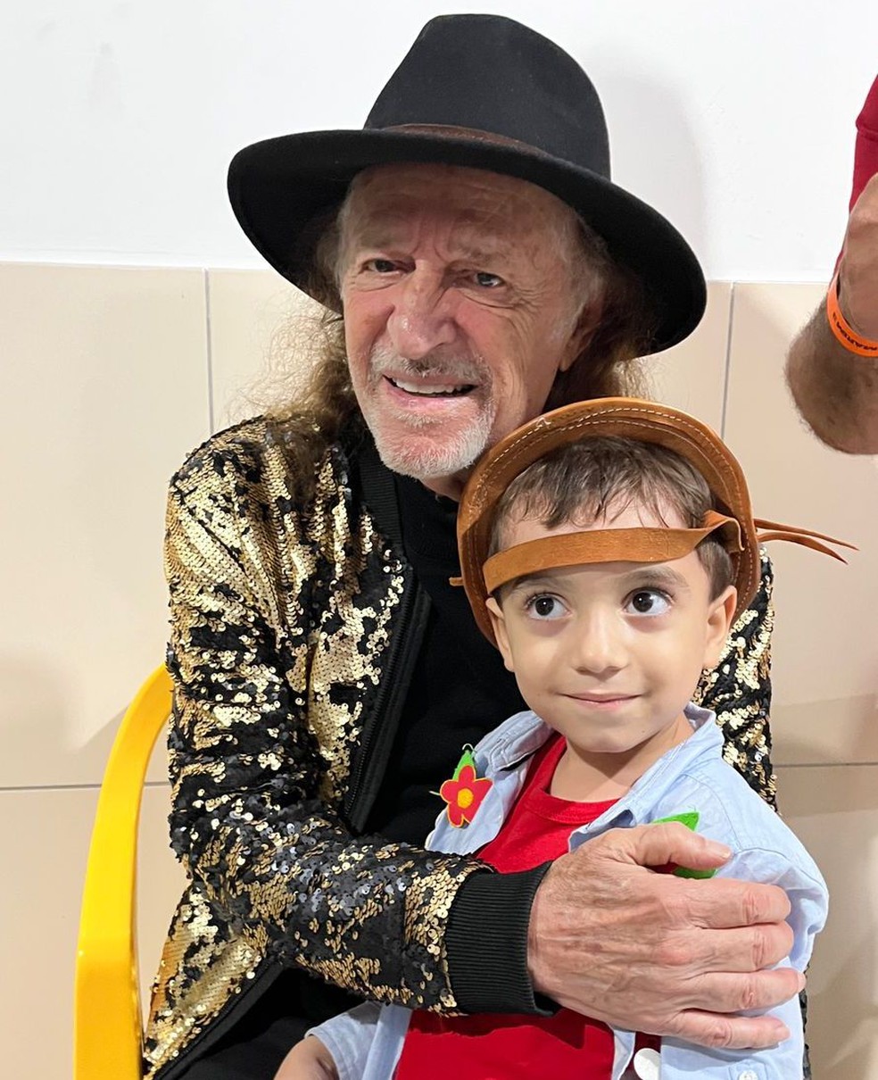 José Maurício e Alceu Valença se conheceram após show em Campina Grande — Foto: Arquivo Pessoal/Débora Muniz