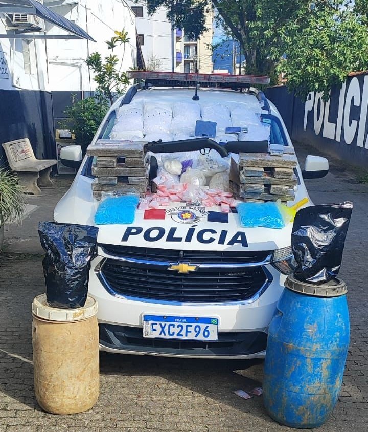 Homem é preso com 28 kg de maconha escondidos dentro de barraca, em área de mata em Ubatuba