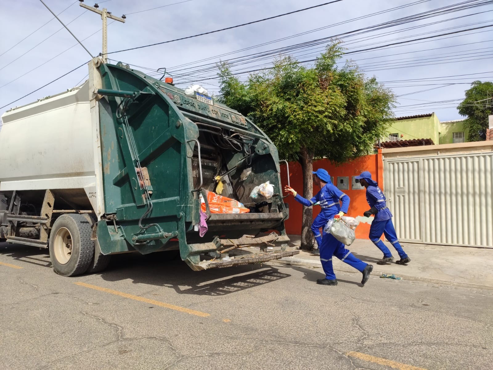 Coleta de lixo no KM-2 será feita em novo horário durante o São João de Petrolina