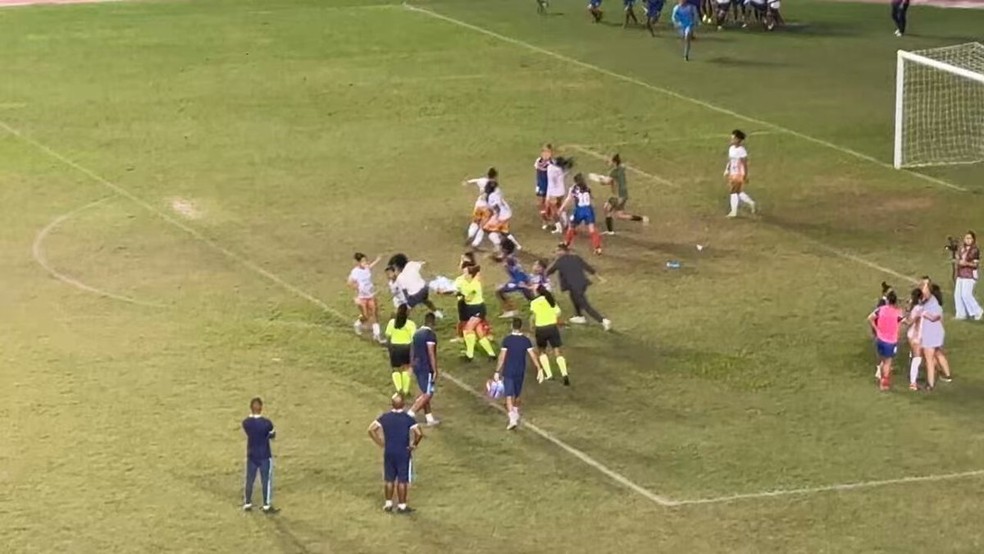 Confusão durante jogo do Esporte Clube Bahia em Pituaçu — Foto: Redes sociais